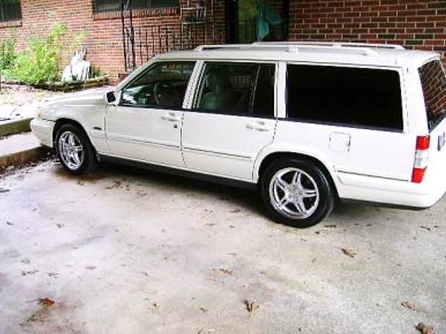 Highest Horsepower Wagons of 1997 - 1997 Volvo V90