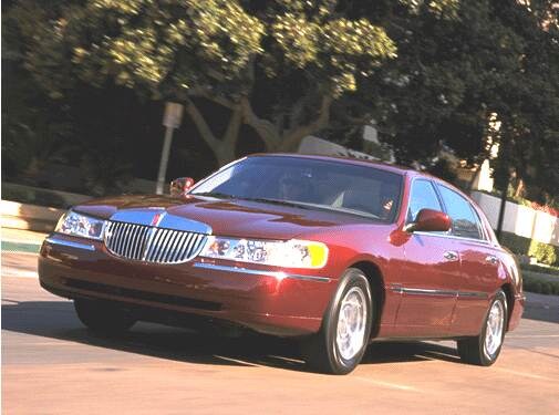 Most Popular Luxury Vehicles of 2001 - 2001 Lincoln Town Car