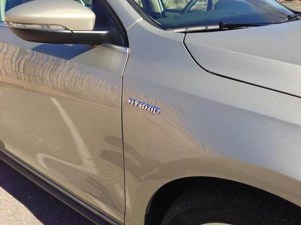 2013-vw-jetta-hybrid-sidebadge-600-001