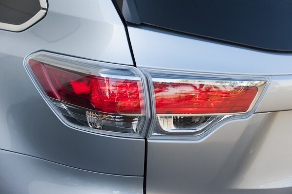Photo Gallery: Midsize SUV Best Buy of 2015 - Kelley Blue Book