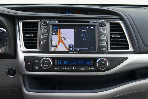 Photo Gallery: Midsize SUV Best Buy of 2015 - Kelley Blue Book