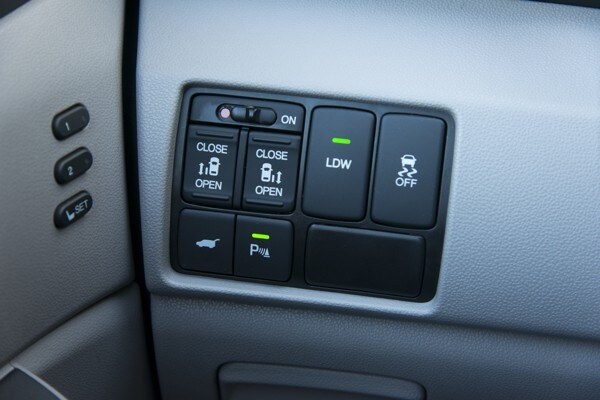 Photo Gallery: Minivan Best Buy of 2015 29
