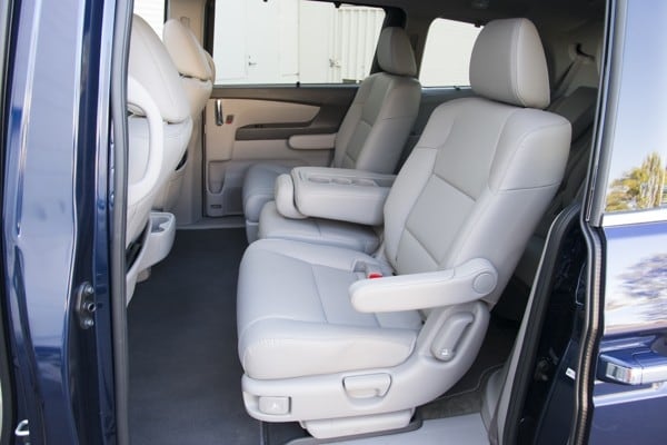 Photo Gallery: Minivan Best Buy of 2015 32