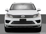 2016 Volkswagen Touareg Low/wide front photo