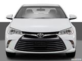 2016 Toyota Camry Low/wide front photo