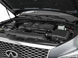 2017 INFINITI QX80 Engine photo
