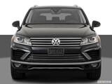2017 Volkswagen Touareg Low/wide front photo