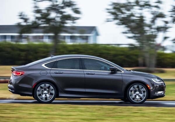 Chrysler to refocus on mainstream American buyers 4