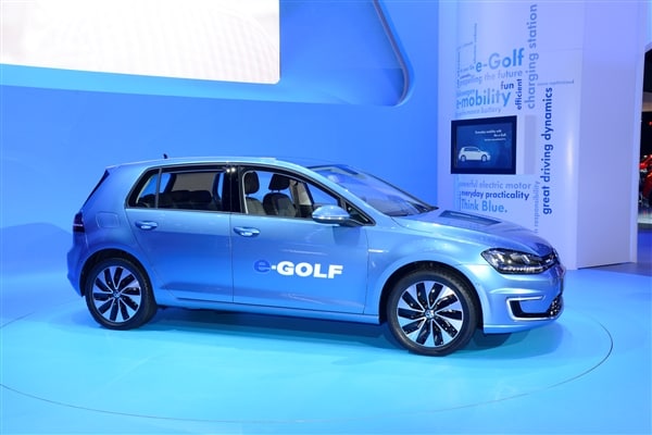 2015 Volkswagen e-Golf debuts in Los Angeles 4
