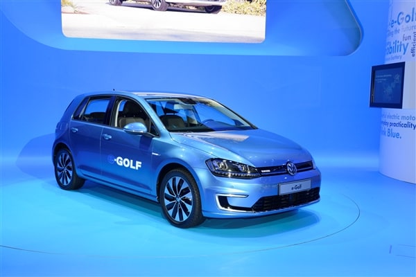 2015 Volkswagen e-Golf debuts in Los Angeles