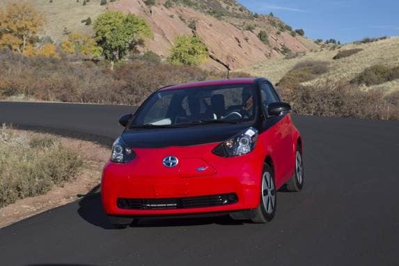 2013_scion_iq_ev_003-600-001