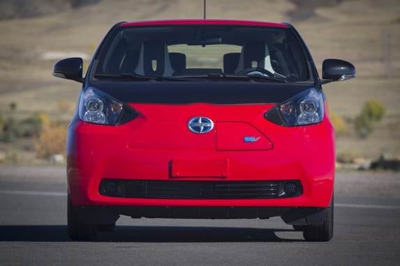 2013_scion_iq_ev_008-600-001