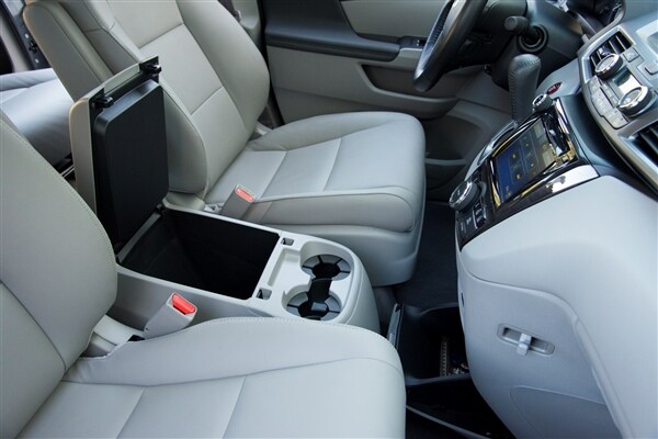 12 Best Family Cars: 2014 Honda Odyssey 3