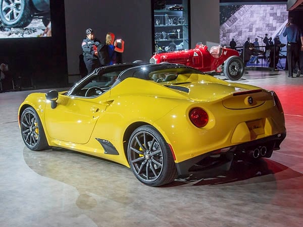 2015 alfa romeo 4c convertible 04 600 001