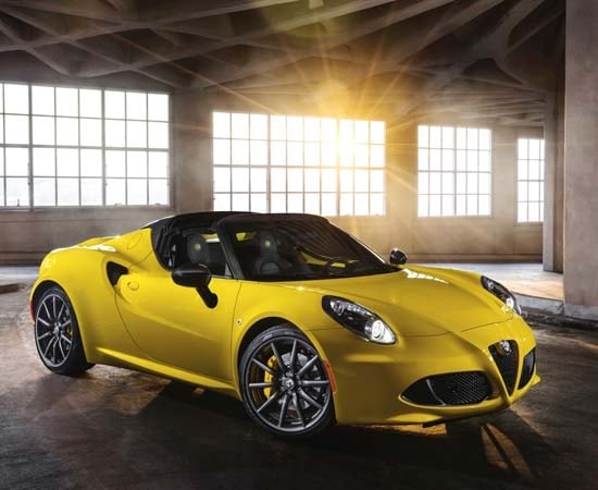 2015 alfa romeo 4c spider front static2 600 001