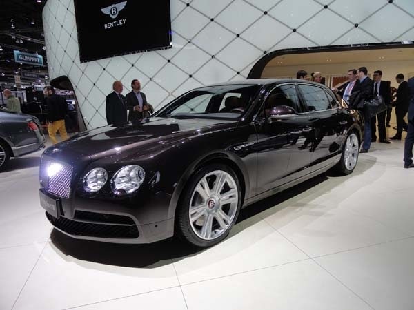 2015 Bentley Flying Spur V8 makes Geneva debut | Kelley Blue Book 2015 Bentley Flying Spur V8 makes Geneva debut | Kelley Blue Book