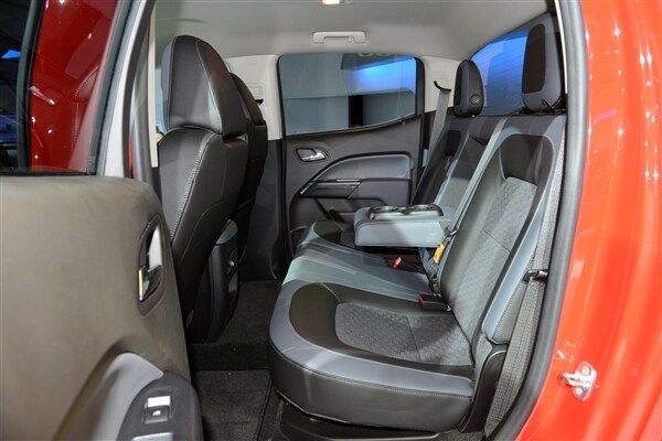 Chevrolet reinvents Colorado midsize pickup truck for 2015 10
