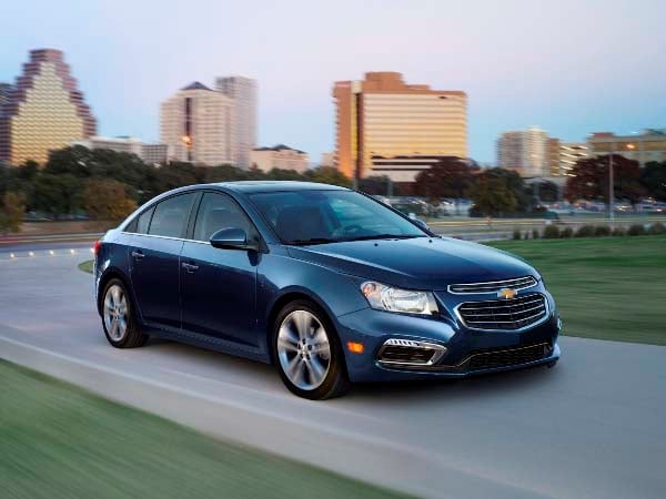 2015 Chevrolet Cruze: Facelift brings Siri Integration, OnStar 4G LTE - Kelley Blue Book