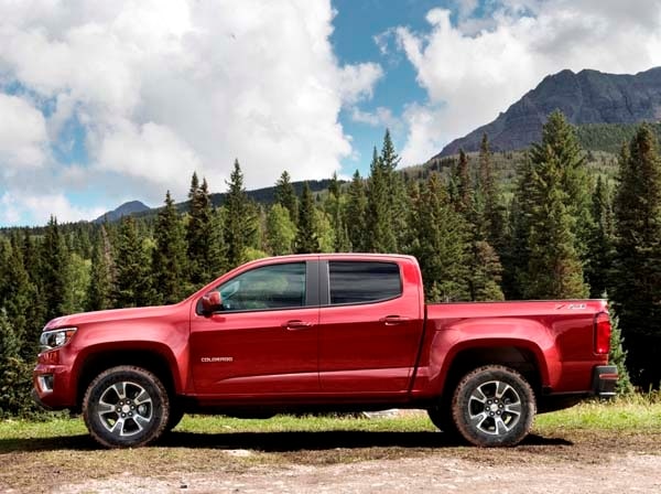 2015 Chevy Colorado Gmc Canyon Priced Kelley Blue Book