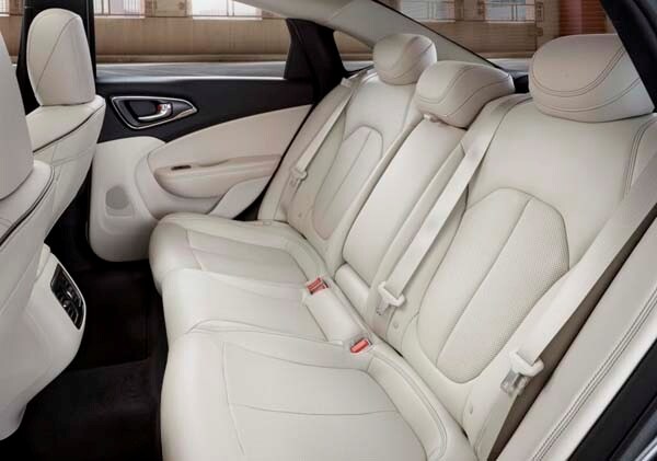 2015 Chrysler 200 earns top safety rating 14
