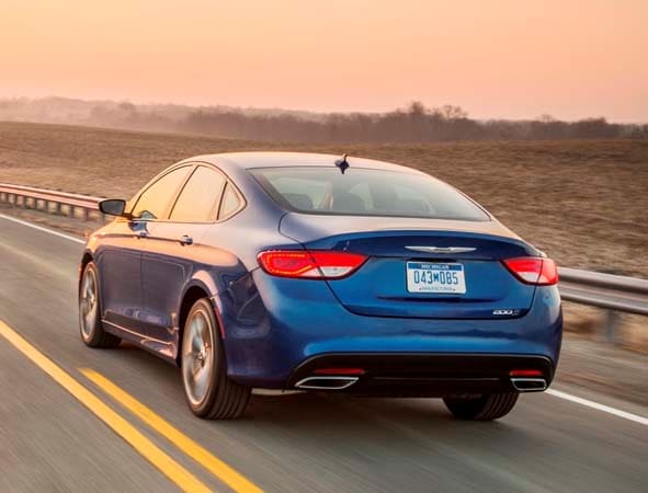 2015 Chrysler 200 earns top safety rating 3