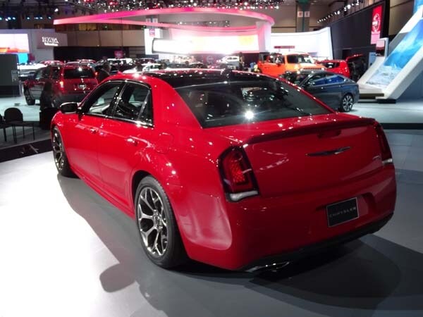 2015 Chrysler 300 makes an even bolder statement - Kelley ...