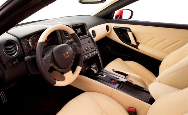 2015 Nissan GT-R cracks the $100,000 mark 7