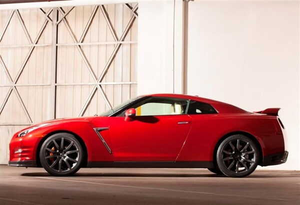 2015 Nissan GT-R cracks the $100,000 mark 2