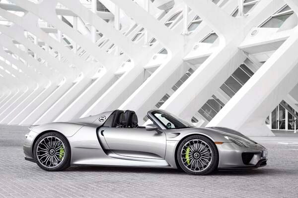 Best Cars Under 35000 >> 2015 Porsche 918 Spyder: First Review - Kelley Blue Book Best Cars Under 35000 >> 2015 Porsche 918 Spyder: First Review - Kelley Blue Book