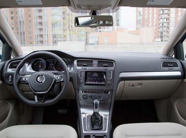 2015 Volkswagen e-Golf arrives in November, starts at $36,265 5