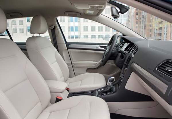 2015 Volkswagen e-Golf arrives in November, starts at $36,265 7