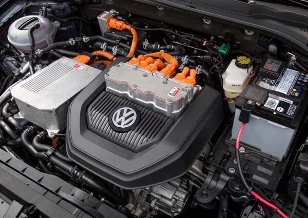 2015 Volkswagen e-Golf arrives in November, starts at $36,265 9