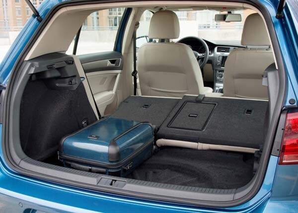 2015 Volkswagen e-Golf arrives in November, starts at $36,265 4