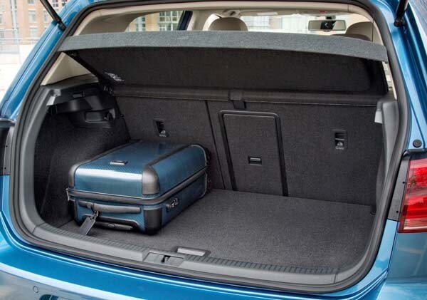 2015 Volkswagen e-Golf arrives in November, starts at $36,265 3