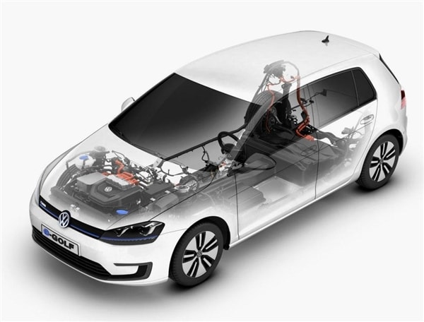 2015 Volkswagen e-Golf debuts in Los Angeles 31