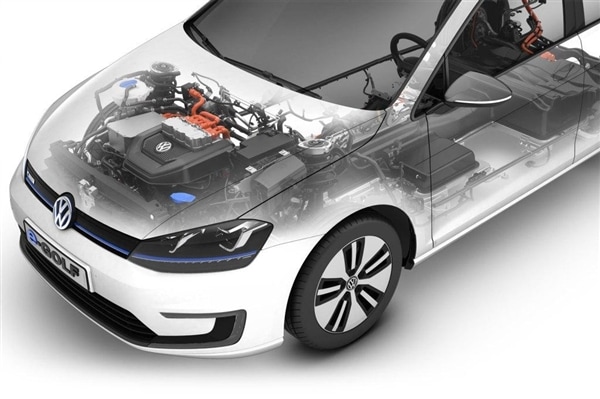 2015 Volkswagen e-Golf debuts in Los Angeles 32