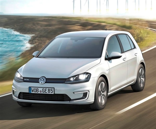 2015 Volkswagen e-Golf debuts in Los Angeles 15