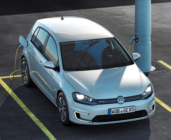 2015 Volkswagen e-Golf debuts in Los Angeles 19