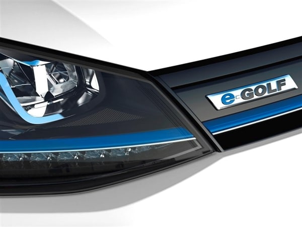 2015 Volkswagen e-Golf debuts in Los Angeles 25
