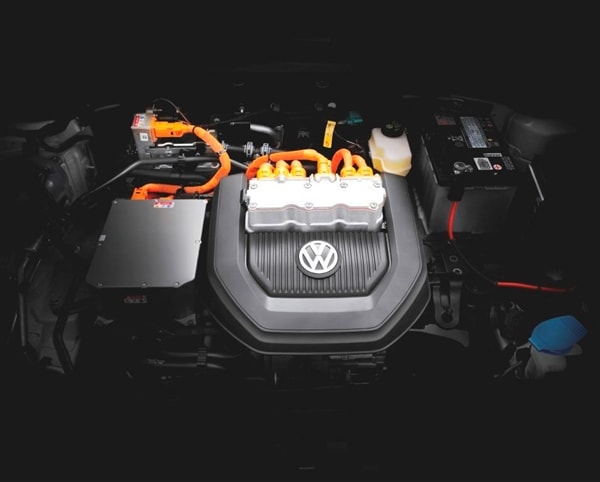 2015 Volkswagen e-Golf debuts in Los Angeles 34