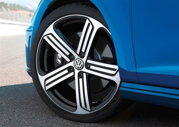 2015 Volkswagen Golf R makes U.S. debut in Detroit 32