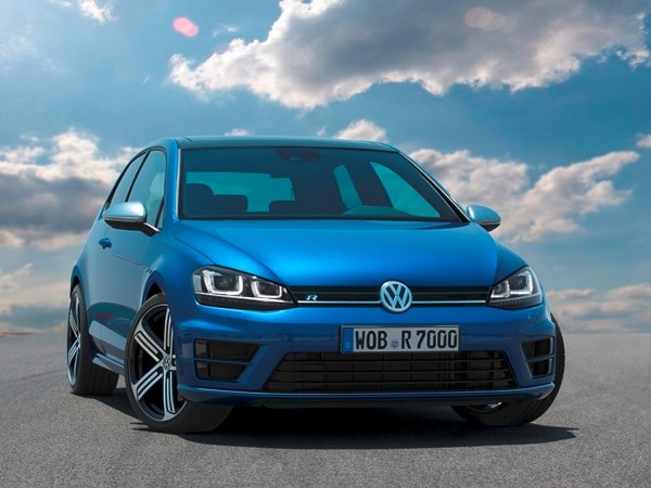 2015 Volkswagen Golf R makes U.S. debut in Detroit - Kelley Blue Book