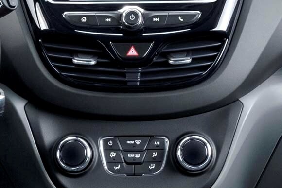 https://file.kbb.com/kbb/images/content/editorial/slideshow/2016-opel-karl-unveiled/opel-karl-interior-dash-detail3-600-001.jpg