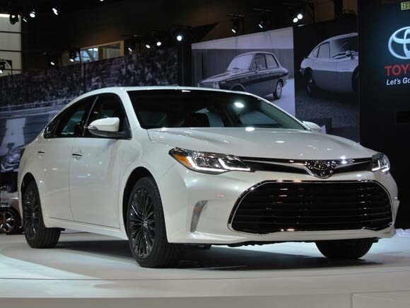 2016 Toyota Avalon Gets A Fresh Face Adds New Features Kelley Blue Book