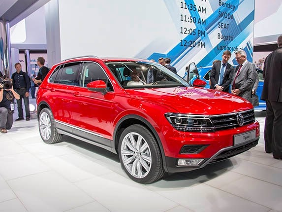 2017 Volkswagen Tiguan First Look: Volkswagen's Compact SUV Has a Whole ...