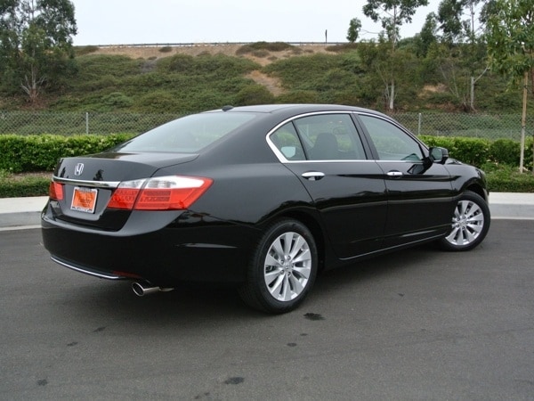 Comparison between toyota camry 2013 and honda accord 2013