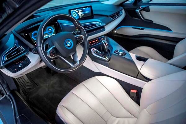 First production BMW i8 nets $825,000 for charity at auction 11