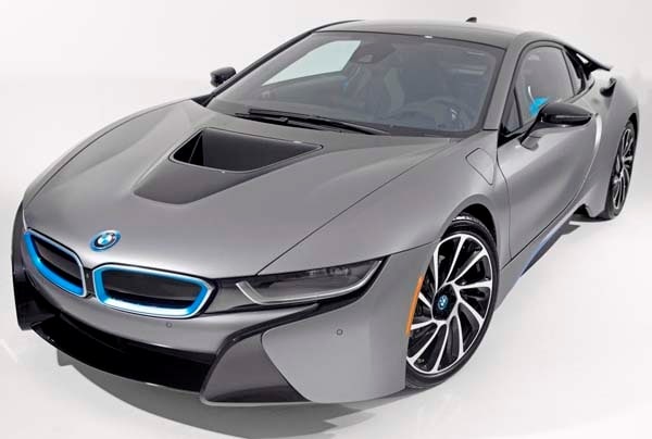 First production BMW i8 nets $825,000 for charity at auction 7