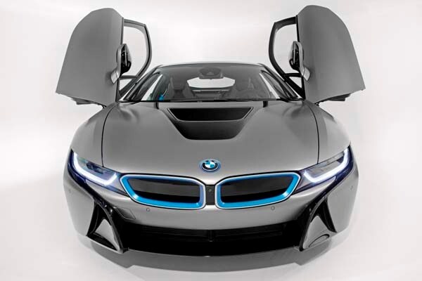 First production BMW i8 nets $825,000 for charity at auction 9
