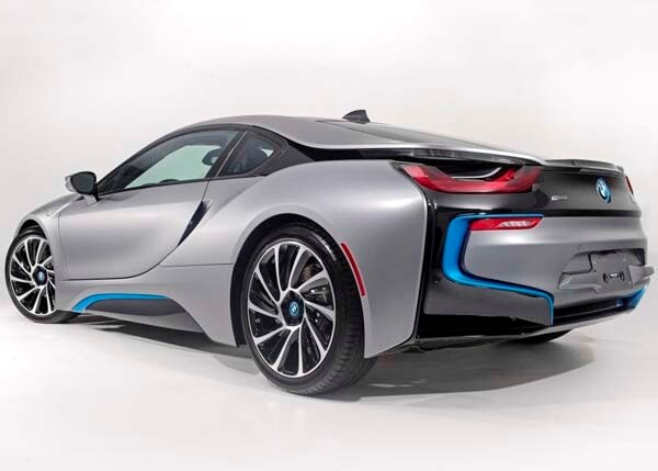 First production BMW i8 nets $825,000 for charity at auction 10